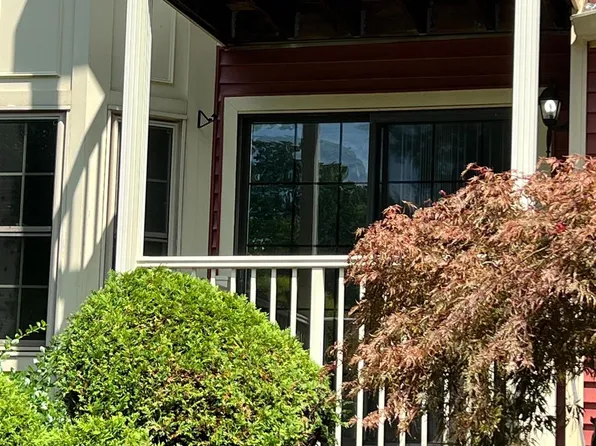68 Crosspointe Dr, East Brunswick, NJ 08816