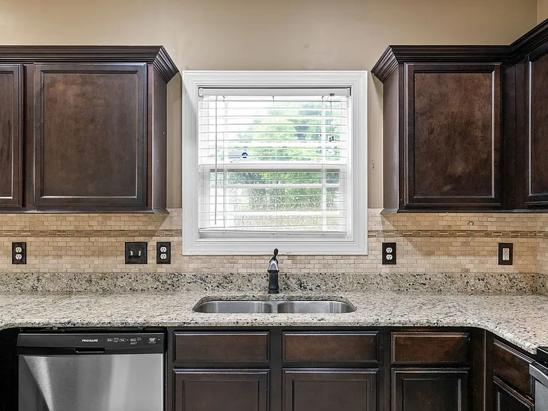 1170 Dygert Ct — Photo 13