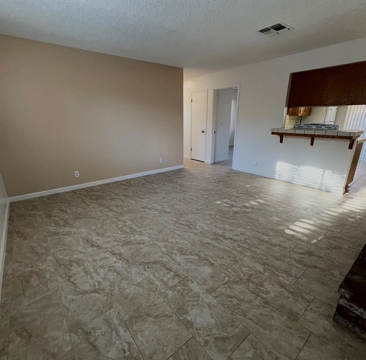 3 bed, 1100 sqft, $1,400 — Photo 4