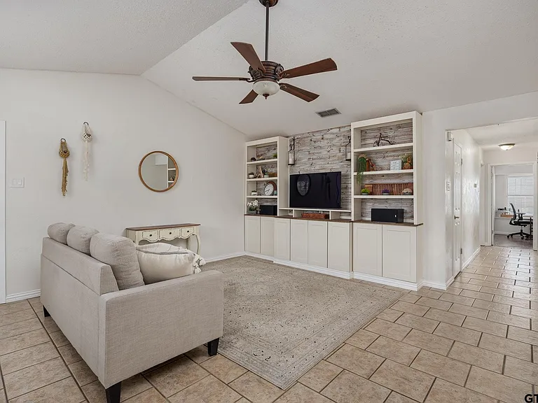 400 S Town Dr #308 — Photo 7