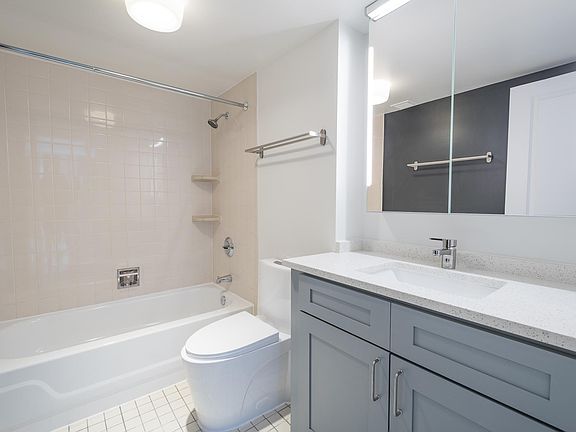 5th image of 626 E Woodland Park Ave APT 302