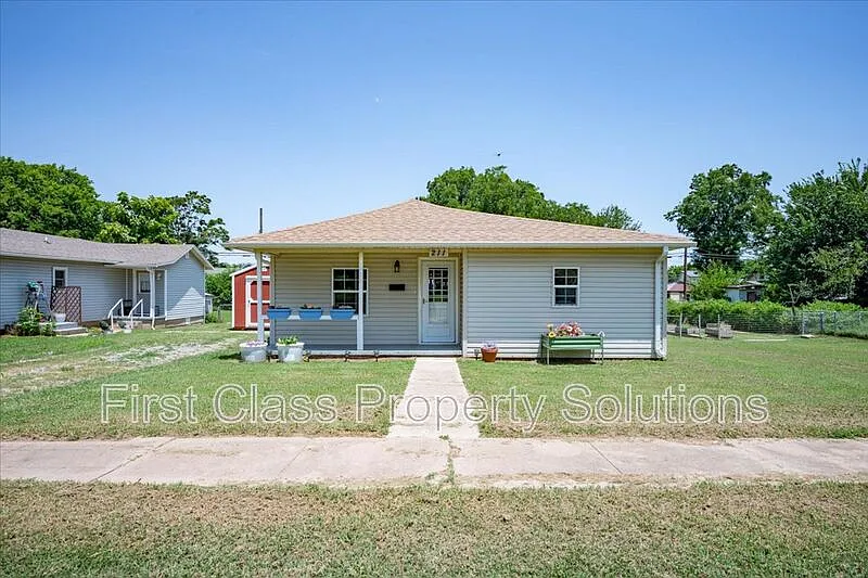 211 E 2nd St