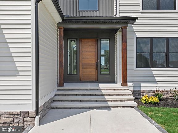 4th image of 26193 Tuscany Dr
