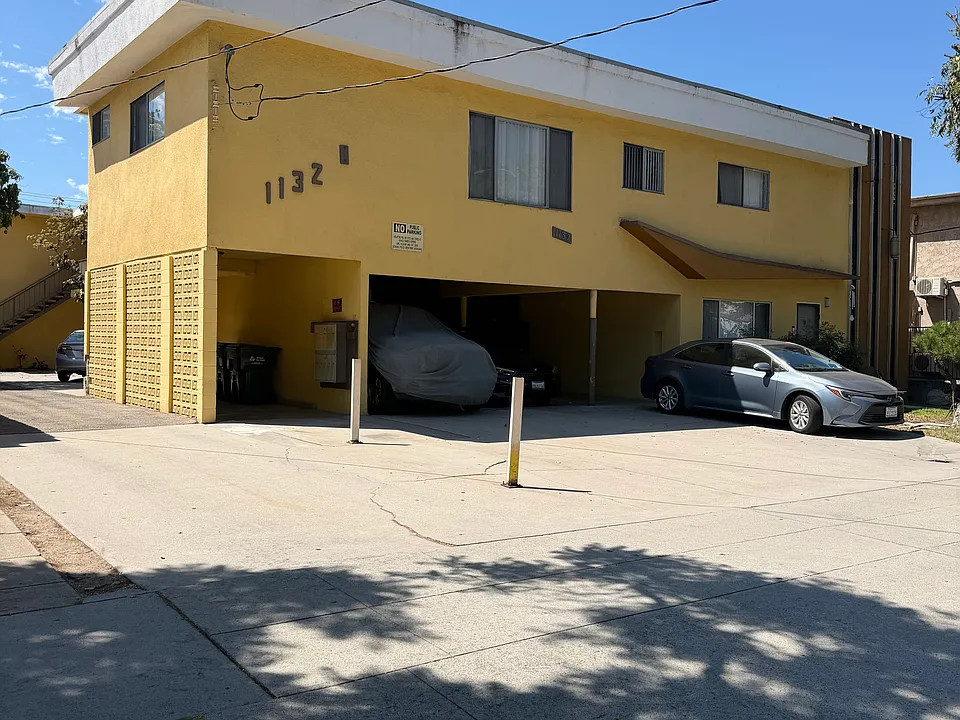 1132 E California Ave #8