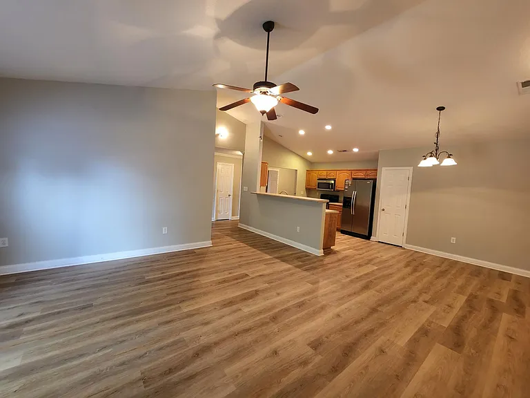 214 Michaels Ct — Photo 3