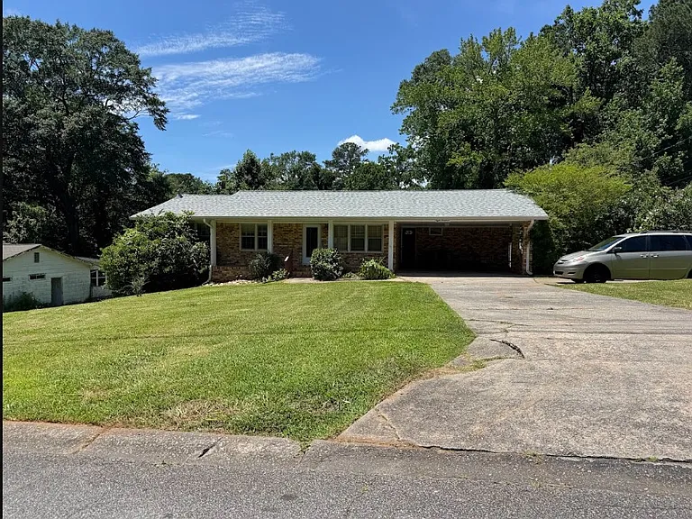 800 Fern St SE — Photo 1