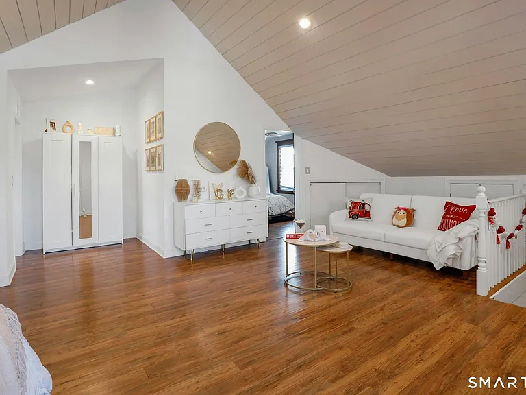 144 Overland Ave — Photo 17