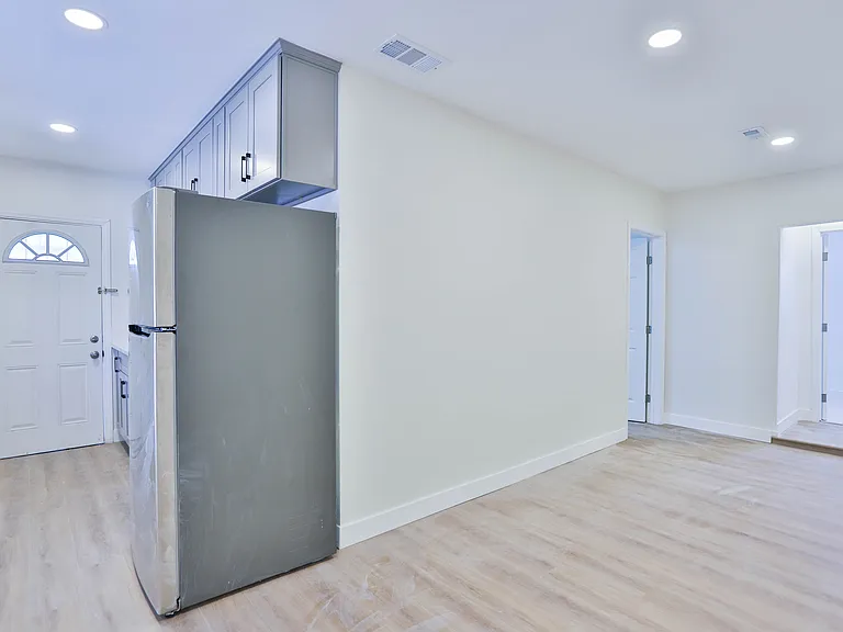 4132 Lynd Ave #B — Photo 11
