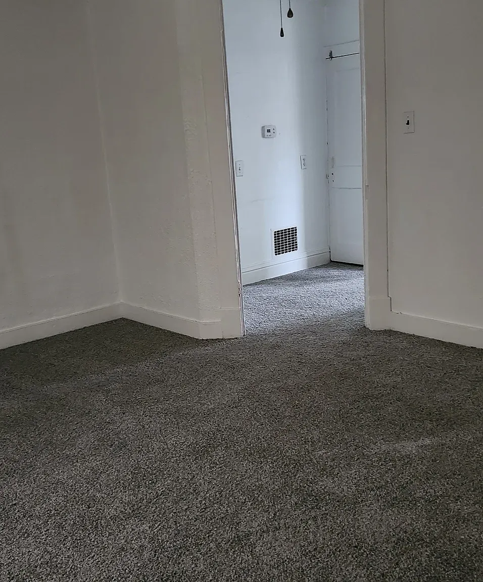 3 bed, 850 sqft, $859 — Photo 3