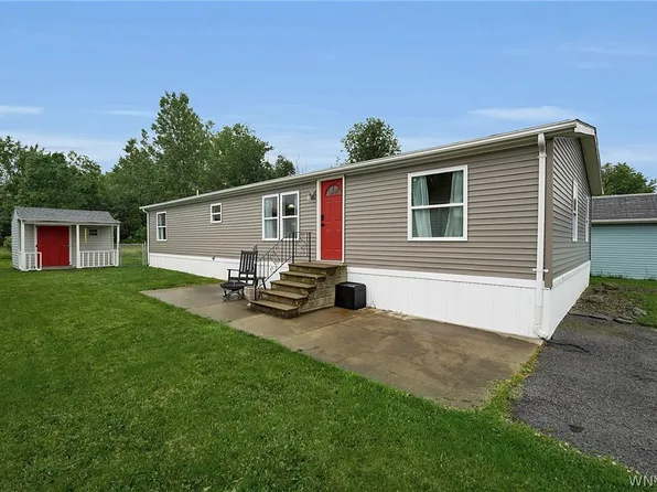1139 Lockwood Dr, Lockport, NY 14094