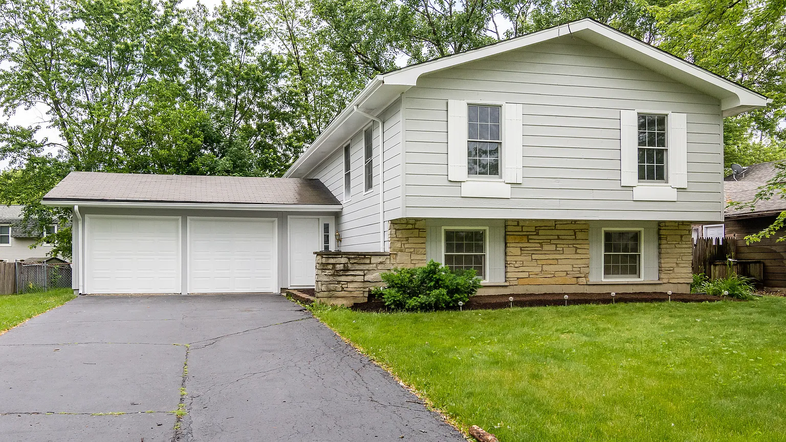 148 Richmond Dr photo 1