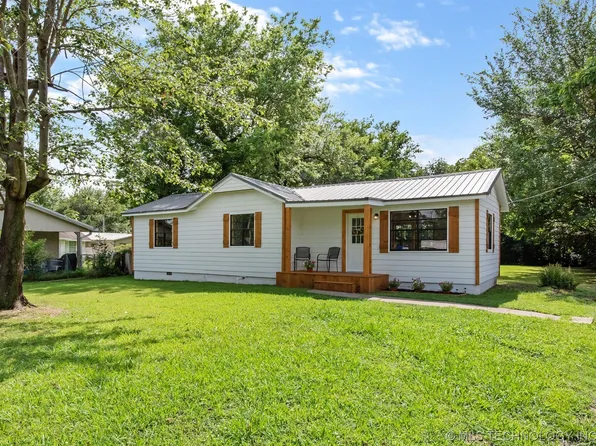 610 S State St, Wagoner, OK 74467