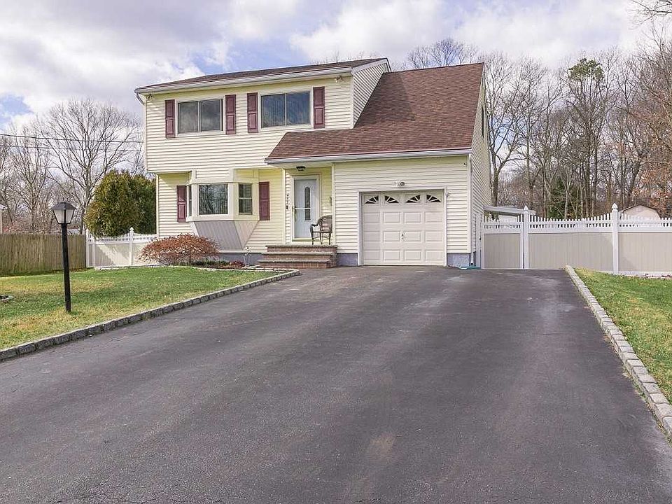 1st image of 433 Sleepy Hollow Dr