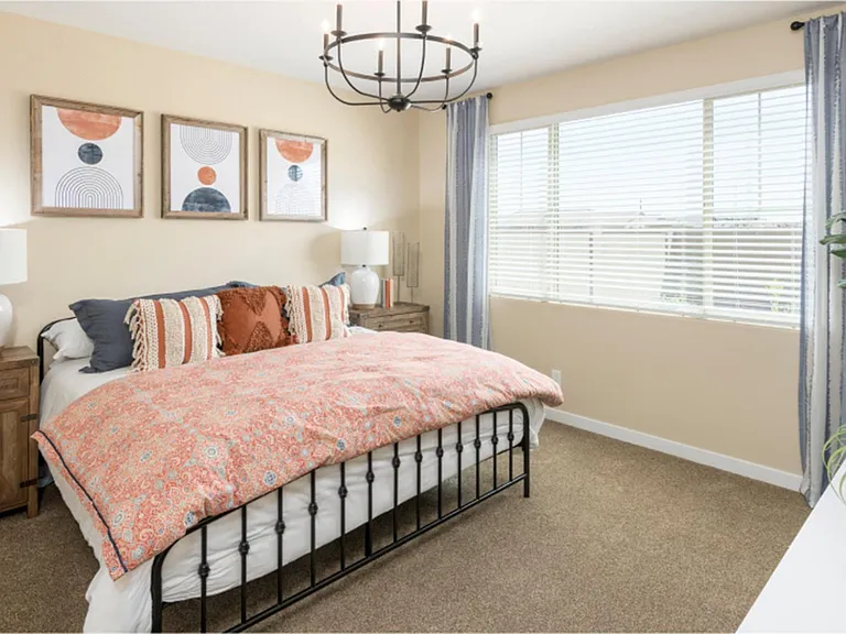 53 E Capricorn Way — Photo 3