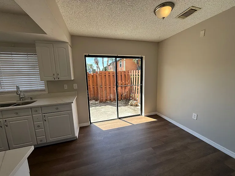 7420 Woodburn Ct #25 — Photo 6
