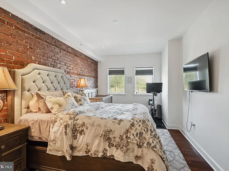 501 Vine St #2 — Photo 23