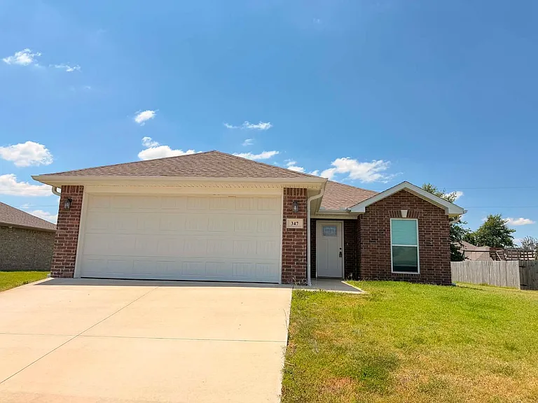 347 Sidney Ln — Photo 2