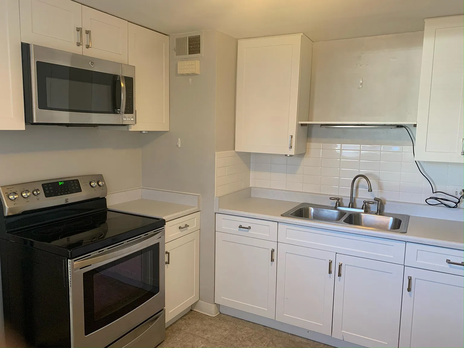 2 bed, 850 sqft, $1,550 — Photo 2