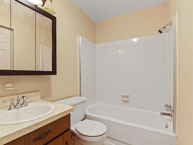 142 N Pleasant Ave — Photo 14