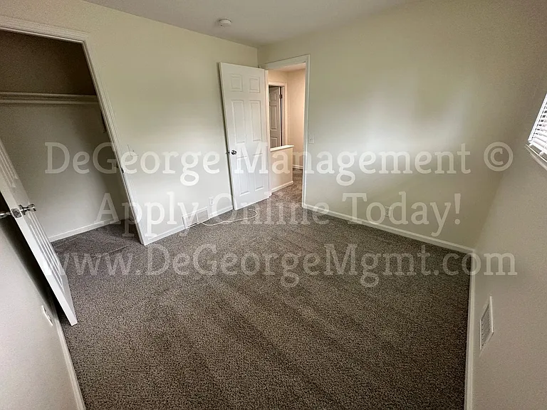Bennington Townhomes — Photo 44