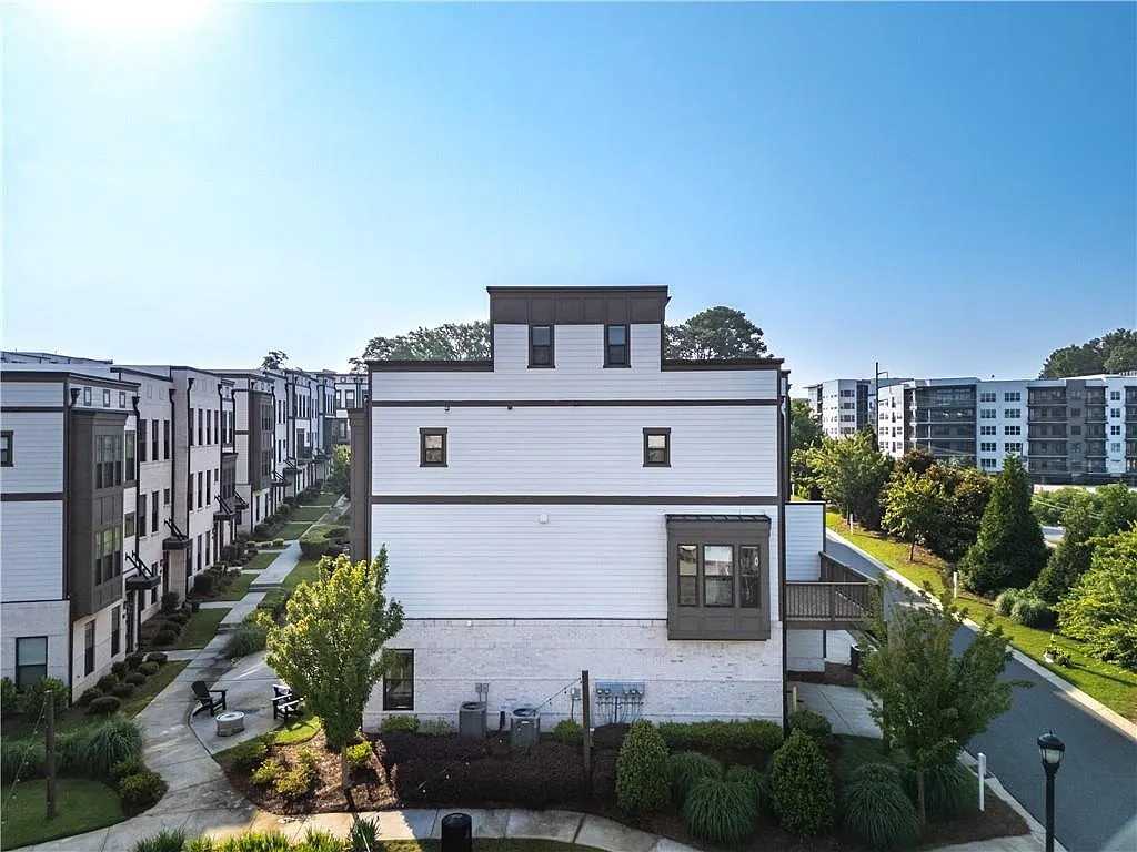 3 bed, 5.0 bath, 2184 sqft, $3,795 — Photo 4