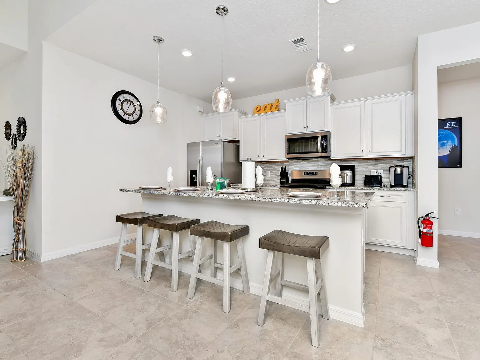7 bed, 5.5 bath, 3281 sqft, $3,700 — Photo 4