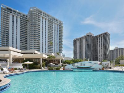 19707 Turnberry Way #8-E, Miami, FL, 33180