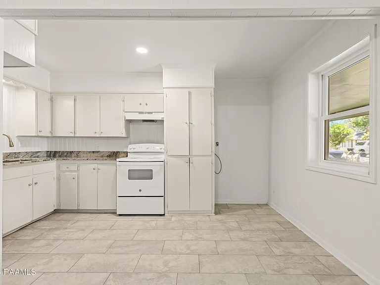 133 Woodrow St #A — Photo 11