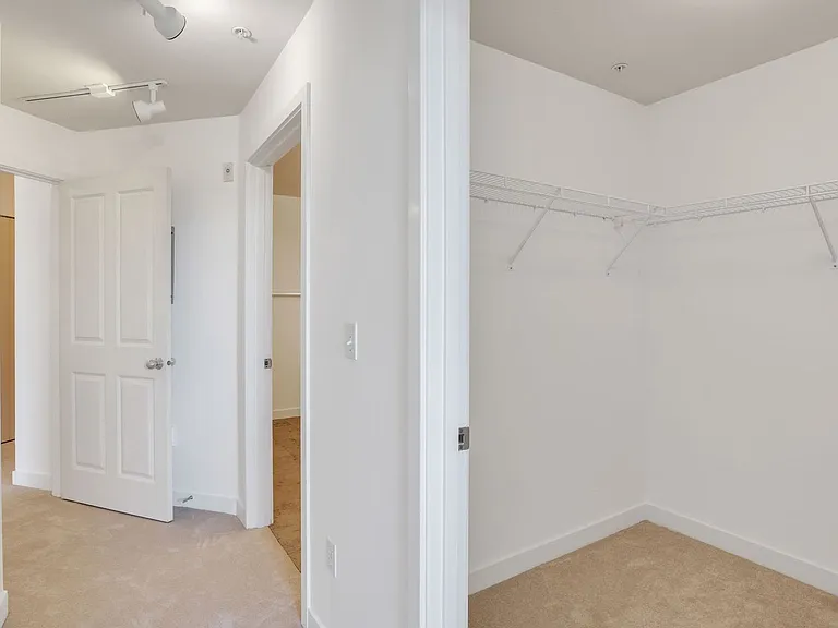 300 110th Ave NE #605 — Photo 28