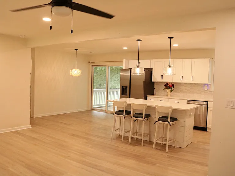 2045 Lake Ave — Photo 4
