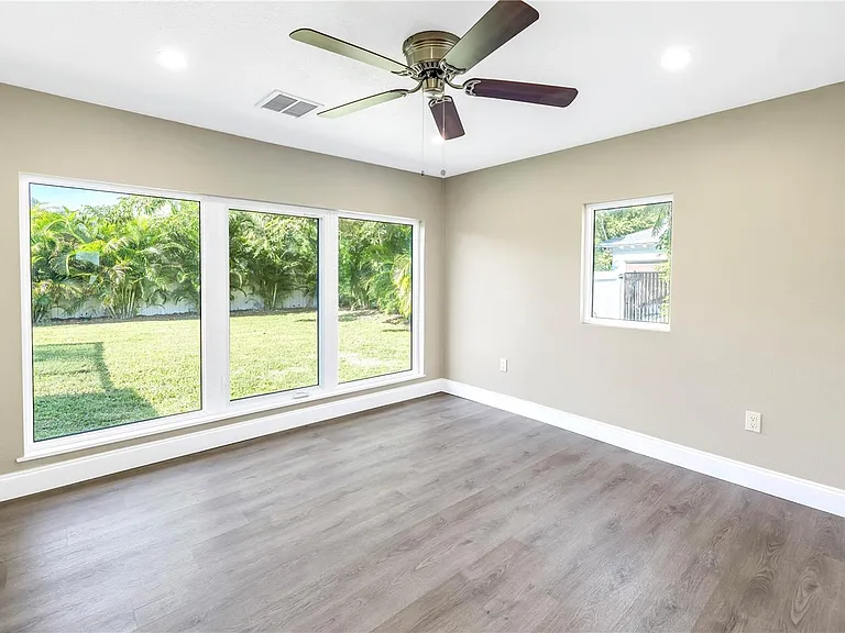 610 Cordova Blvd NE — Photo 27
