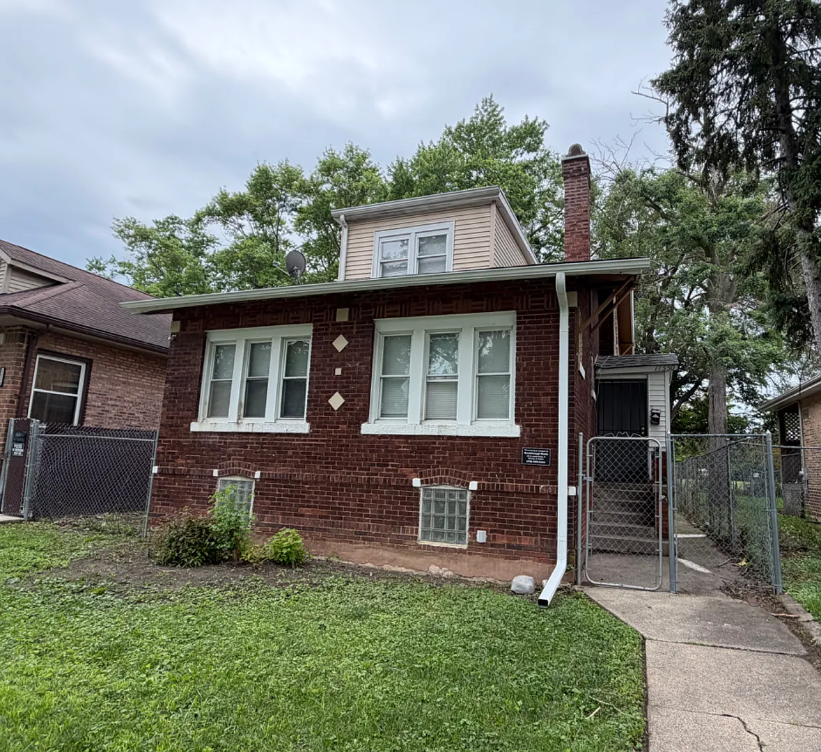 Mobility Area Morgan Park - 5 Bedroom Single Family Home — Photo 1