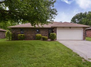1135 W Lindberg St, Springfield, MO 65807