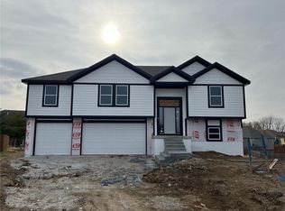 9009 S 9th Terrace Ct, Blue Springs, MO 64064