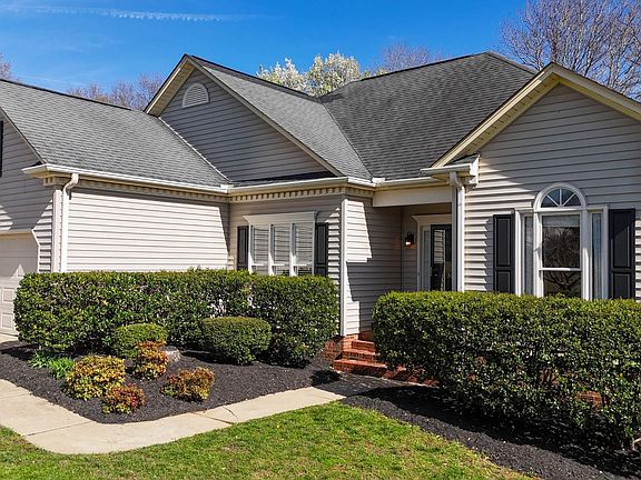 3rd image of 305 Wild Rice Dr