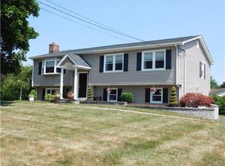 51 Oak Bluff Rd, Milford, CT 06461
