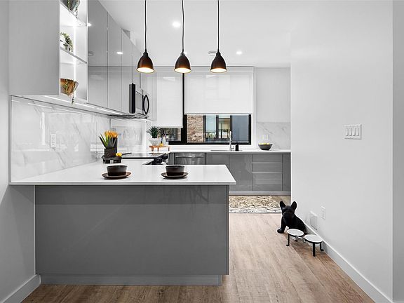 4th image of 916 Orono Ave #114
