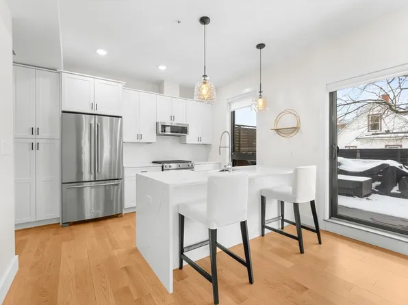 13 Alpine St #202, Somerville, MA 02144