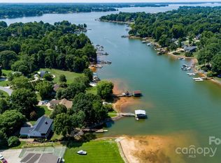 242 Spring Run Dr, Mooresville, NC 28117