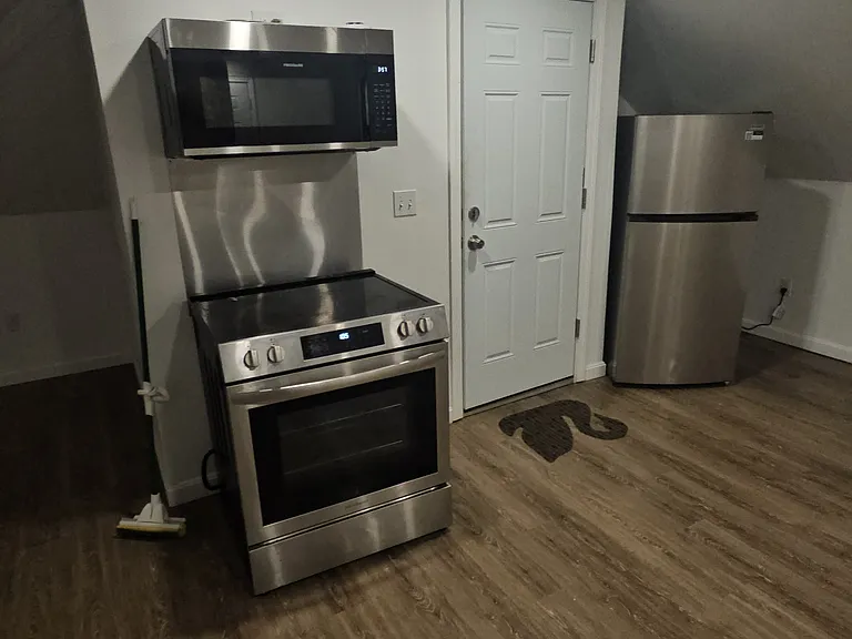 1320-1322 Elmwood Ave #3A — Photo 2