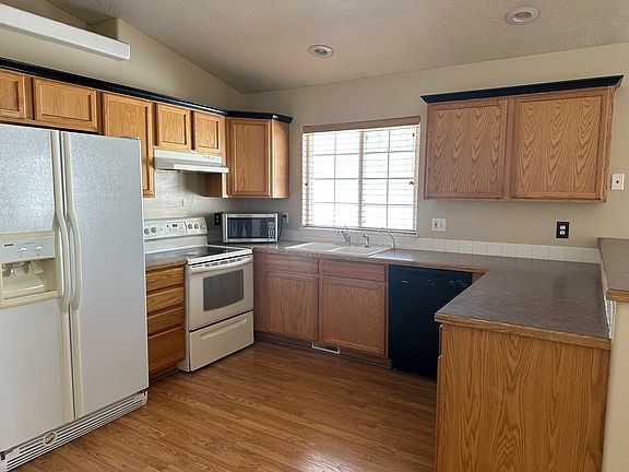 3rd image of 719 Whitley Ct