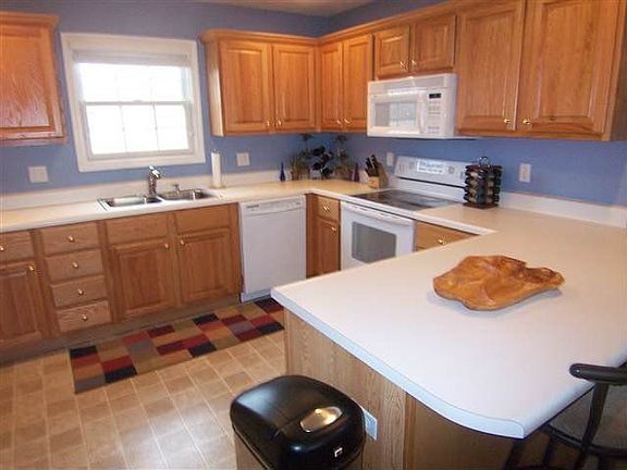 4th image of 904 W Trailcreek Dr