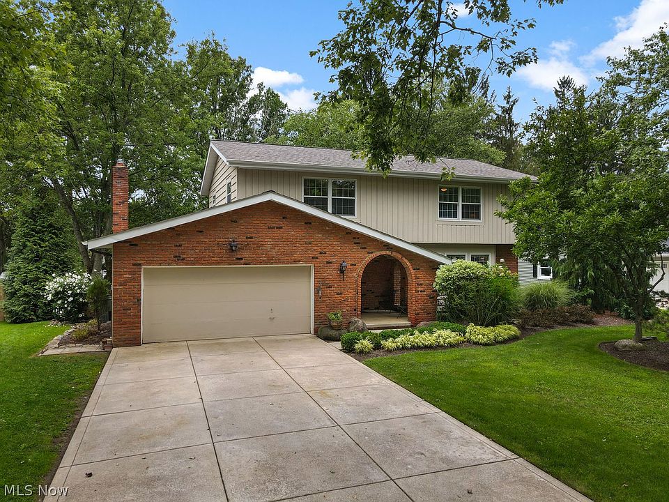 1st image of 32772 Springside Ln