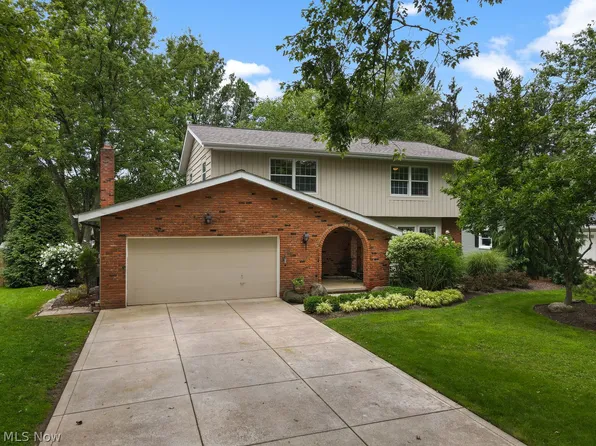32772 Springside Ln, Solon, OH 44139
