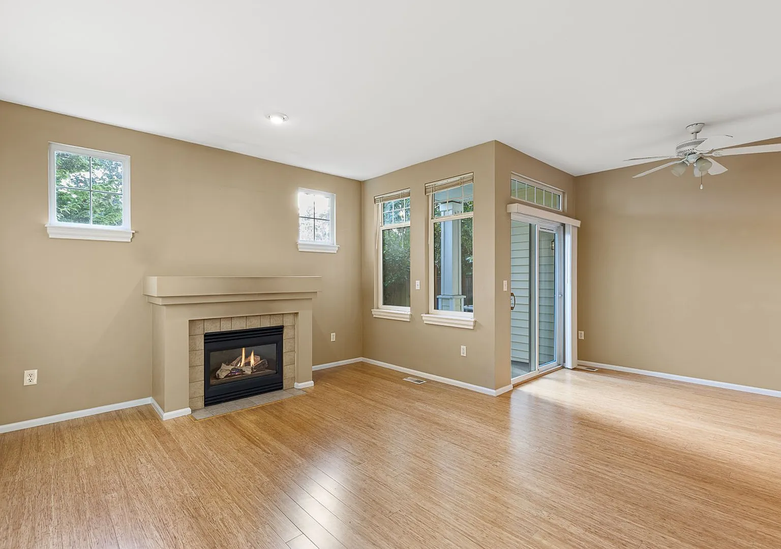 2 bed 2 .5 bath — Photo 4