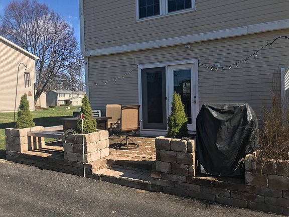 Extra large patio w/area for plants