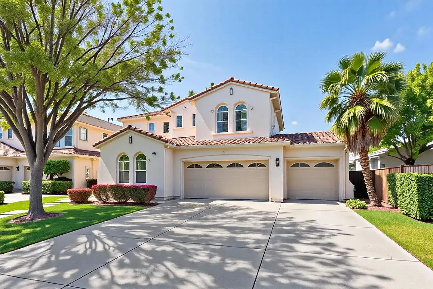 423 Riley Ct photo 1