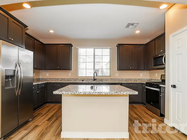 9306 E Strobe Ave — Photo 2