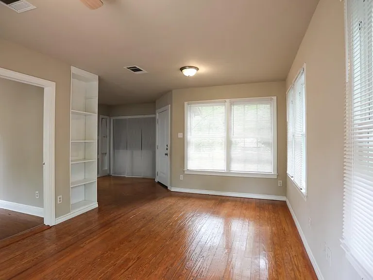 4903 Caswell Ave — Photo 12