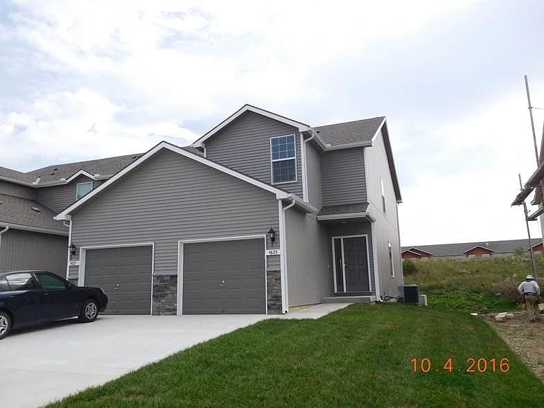 1st image of 1625 N 127th St